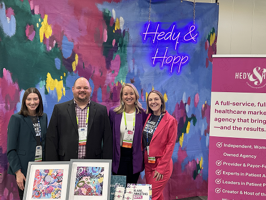 Hedy and Hopp at a conference